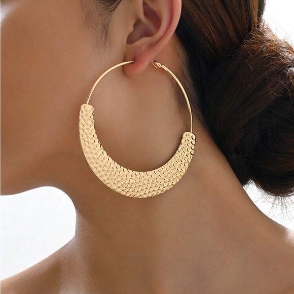 Elegant Gold Hoop Earrings - Picture 2 of 5
